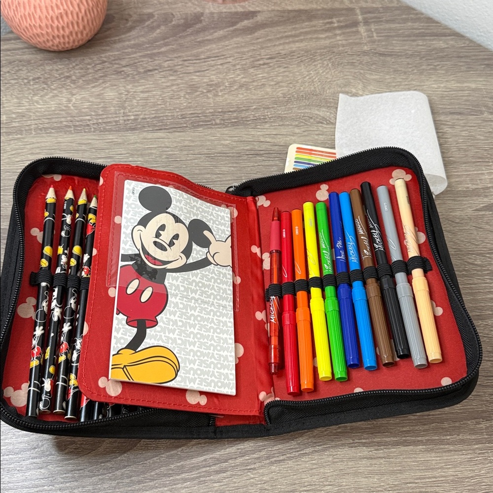 Mickey Mouse Art Set with Case - Picture 5 of 5
